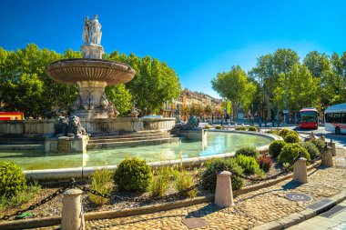 Aix en Provence çeşme ve şehir manzarası, Güney Fransa 'nın İdari Bölgesi