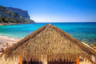 Fransa 'nın güneyinde Fransız Riviera plaj manzaralı Idyllic kıyı kasabası Cassis