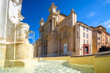 Aix en Provence çeşme ve şehir manzarası, Güney Fransa 'nın İdari Bölgesi