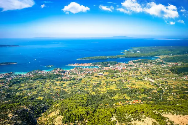 Hırvatistan 'ın başkenti Rab ve Adriyatik takımadaları tepenin panoramik manzarası