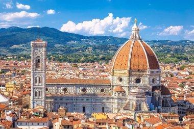 Floransa çatıları ve katedral di Santa Maria del Fiore ya da Duomo görünümü, İtalya'nın Tuscany bölgesi
