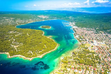 Punat. Punat Körfezi ve Kosljun adası hava manzarası, Krk Adası, Hırvatistan Kvarner Körfezi