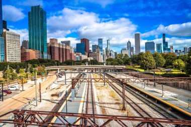 Chicago ufuk çizgisi ve tren bahçesi manzarası, Illinois eyaleti, ABD