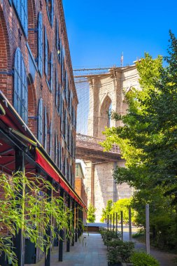 New York şehri Dumbo Brooklyn köprüsü altında eski sanayi parkı, Amerika Birleşik Devletleri