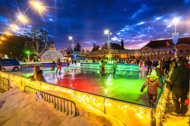 24 Kasım 2024 - Hırvatistan 'ın Varazdin kenti: Hırvatistan' ın Varazdin kentinde Noel 'de kayak parkı açıldı. Hırvatistan 'ın en güzel Advent' i ilan edilen favori kış etkinliği.  