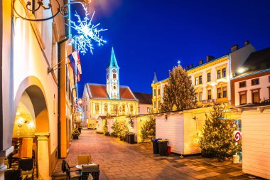 Varazdin kare Noel gelişmekte olan pazar manzarası, kuzey Hırvatistan