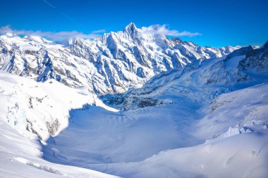 Eismeer manzarası Jungfraubahn istasyonundan Eiger buzuluna, İsviçre Alpleri kış manzarası, İsviçre 'nin Berner Oberland bölgesi