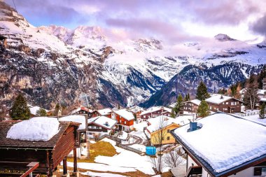 Kar altında Idyllic Alp köyü Murren ve kış Alpleri, İsviçre 'nin Berner Oberland bölgesi
