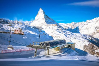 İsviçre Alpleri 'nin Valais bölgesinde Zermatt' taki Riffelberg kayak alanından Matterhorn manzarası