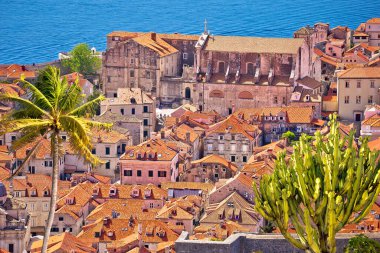 Dubrovnik. Yukarıdan Dubrovnik çatıları ve tarihi kent merkezi manzarası, Hırvatistan Dalmaçya takımadası