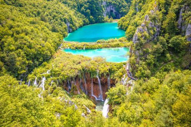 Plitvice göllerinin cennet şelaleleri ulusal park havacılık manzarası, panoramik manzara, Hırvatistan