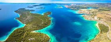 Adriyatik takımadaları Zaboriç hava sahasının üzerinde, Hırvatistan 'ın Dalmaçya bölgesi