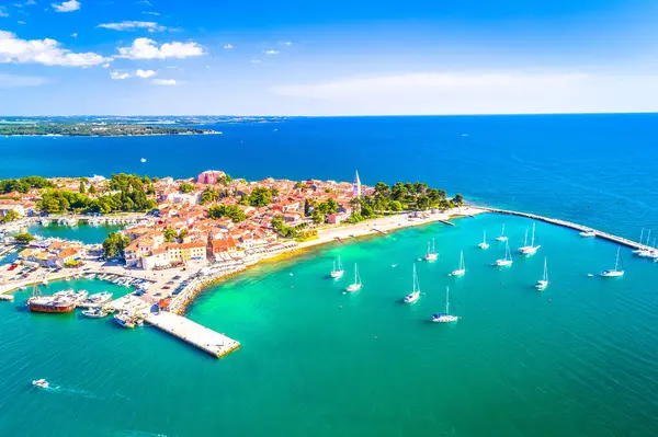 Novigrad Istarski tarihi Adriyatik kıyı kenti havacılık manzarası, Hırvatistan 'ın Istra bölgesi