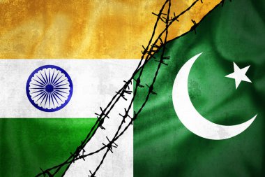 Hindistan ve Pakistan 'ın Grunge bayrakları dikenli tel çizimine bölündü, gergin ilişkiler kavramı iki ülke arasında