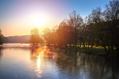 Krka Nehri doğa manzarası, Otocec Slovenya 'da