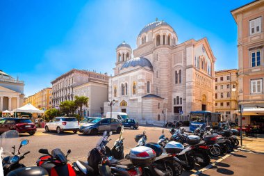İtalya 'nın Friuli Venezia Giulia bölgesindeki Trieste sokak manzaralı Sırp Ortodoks Aziz Spyridon Kilisesi