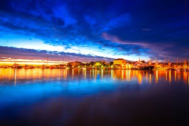 Günbatımı manzaralı lüks yatlar, Hırvatistan 'ın Zadar kenti, Dalmaçya bölgesi