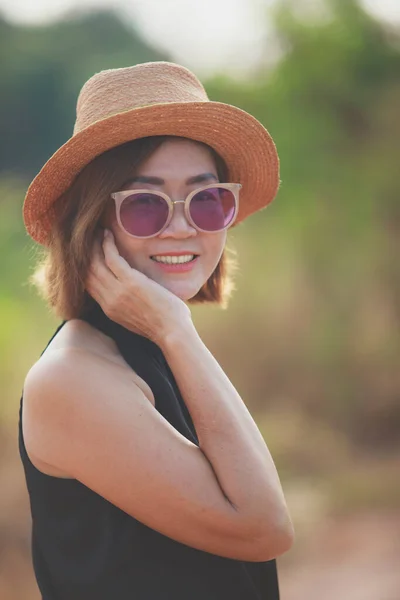 Portret Pięknej Azjatyckiej Kobiety Lat Zęba Uśmiechając Się Szczęściem Miejscu — Zdjęcie stockowe