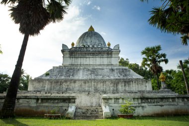 Luangprabang 'daki en eski tapınak olan Wat Wisunnarat' taki stupa Luang Prabang, Luang Prabang 'ın kuzeyindeki Unesco' nun dünya mirası alanlarından biridir.