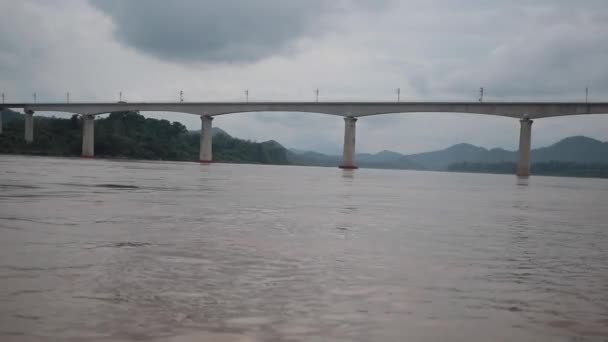 Pont Grande Vitesse Traversant Rivière Mékong Luangprabang Nord Lao — Video