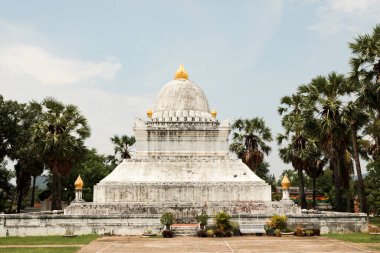 Luangprabang 'daki en eski tapınak olan Wat Wisunnarat' taki stupa Luang Prabang, Luang Prabang 'ın kuzeyindeki Unesco' nun dünya mirası alanlarından biridir.