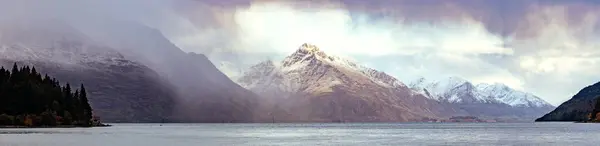 Hermosa Vista Panorámica Del Lago Wakatipu Uno Los Destinos Turísticos Imagen de archivo