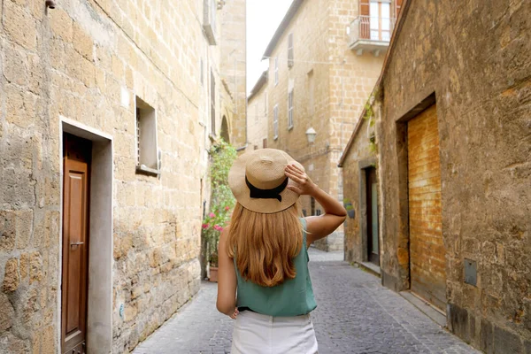 Vacanze Italia Giovane Donna Visita Nella Storica Città Medievale Orvieto — Foto Stock