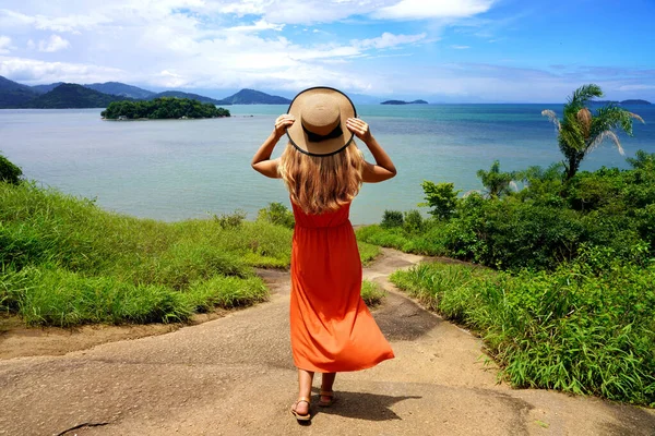 Beautiful Girl Orange Summer Dress Holding Hat Enjoying View Costa — 스톡 사진