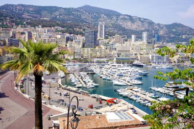 Marina ve Cityscape, Monaco, Avrupa ile Monte Carlo 'nun muhteşem panoramik görüntüsü