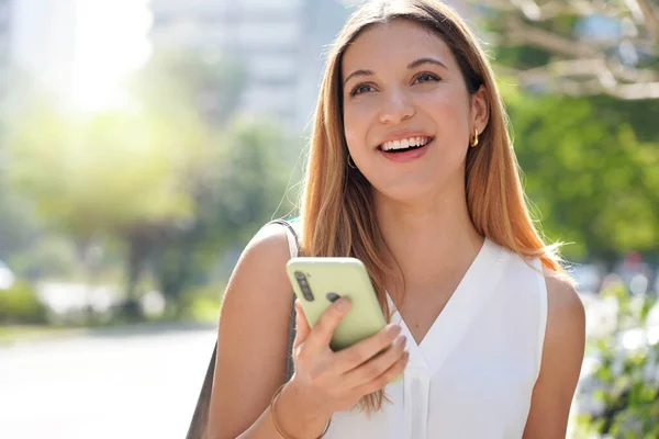 Close Laughing Casual Woman Looking Away Holding Her Mobile Phone — 스톡 사진