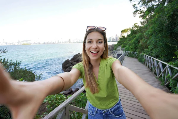 Cool Chica Riendo Moda Toma Autorretrato Balneario Camboriu Brasil Selfie — Foto de Stock