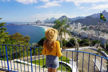 Brezilya 'da turizm. Rio de Janeiro şehrinde Copacabana plajı, Rio de Janeiro, Brezilya.