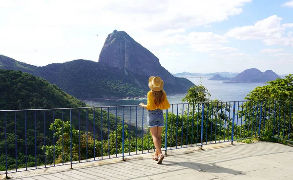 Semester Rio Janeiro Bakåt Över Resenären Kvinna Tittar Linbanor Klättrar — Stockfoto