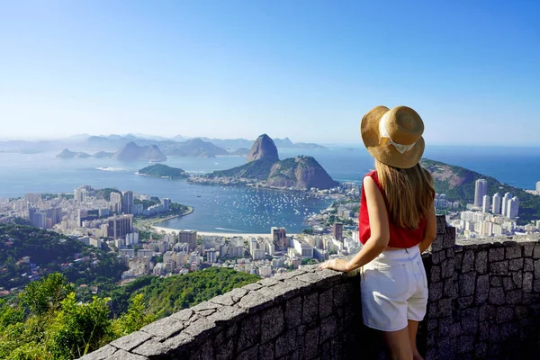 Turism Rio Janeiro Bakåt Bild Resenären Flicka Njuter Synen Berömda — Stockfoto