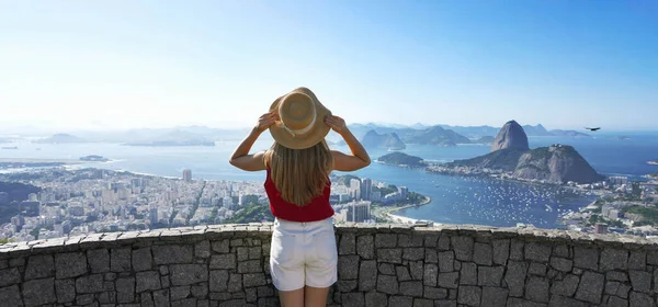 Semester Rio Janeiro Panoramautsikt Över Turist Kvinna Ser Rio Janeiro — Stockfoto