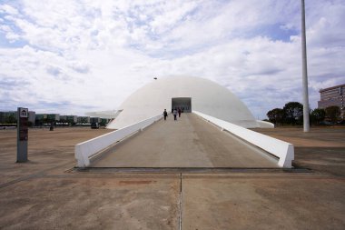 BRASILIA, BRAZIL - 30 AĞUSTOS 2023: Brezilya 'nın Brasilia kentinde mimar Oscar Niemayer tarafından tasarlanan Ulusal Cumhuriyet Müzesi