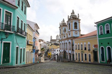 SALVADOR DE BAHIA, BRAZİL - 13 Ekim 2024: Pelourinho tarihi Salvador de Bahia merkezi, Brezilya