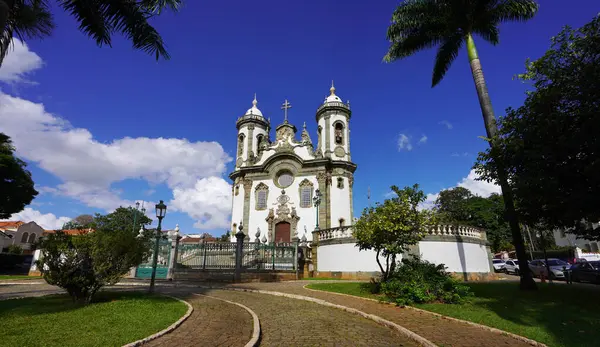 Assisi 'li Aziz Francis Sao Joao del-Rei kasabasındaki geç dönem barok kilisesi, Minas Gerais, Brezilya
