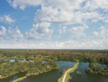 Göllü ve Ormanlı Florida Kırsalının Güzel Hava Manzarası