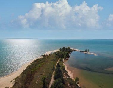   Huron Gölü 'nün havadan görünüşü, Michigan, ABD.