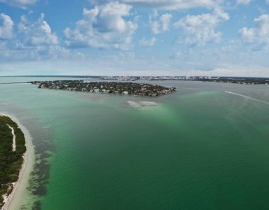 Sarasota Florida yakınlarındaki Lido anahtarının hava görüntüsü. İHA Çekimi.