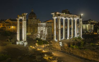 Roma Forumu, Foro di Cesare olarak da bilinir, ya da geceleri Sezar Forumu. Roma, İtalya 'da.