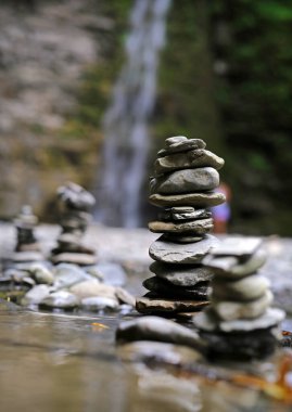 Zen dengeli taşlar Eagle Cliff Falls, ABD 'ye karşı..