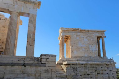 Athena Tapınağı Nike Propylaea Antik Giriş Kapısı Atina, Yunanistan 'daki Akropolis' i Mahvetti. 