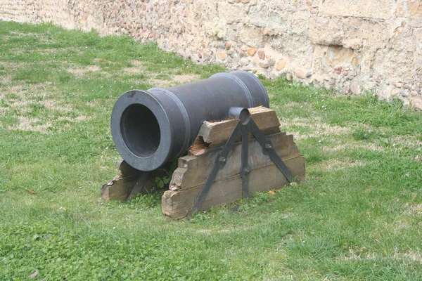 スペイン サラマンカのシウダー ロドリゴの城門にある古い大砲 — ストック写真
