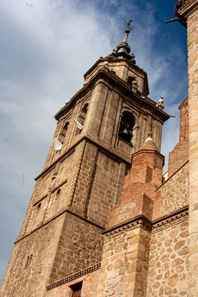 Vista Fachada Una Iglesia Ciudad Vieja Talavera Reina Toledo España — Foto de Stock