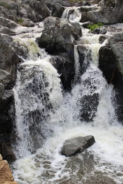 Schöner Wasserfall Naturhintergrund — Stockfoto