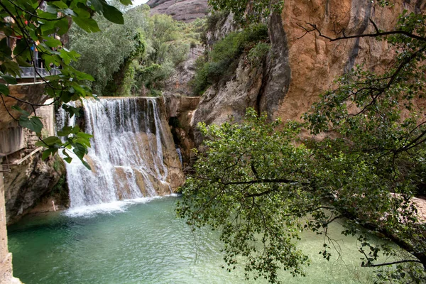 Uma Cachoeira Nas Montanhas Alquezar Huesca Espanha — Fotografia de Stock