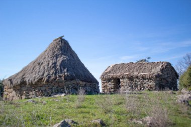 Chozos del Freillo in Candeleda are traditional constructions found in the Titar Valley region. These huts are stone shelters that were formerly used by shepherds to protect themselves from the elements.  clipart