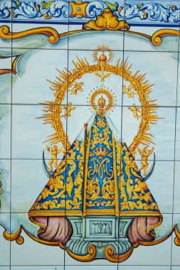 Prado Bakiresi 'nin seramik görüntüsü Talavera de la Reina çömleği zengin geleneği ve sanatsal kalitesi ile ünlüdür. Bu çömlek UNESCO tarafından İnsanlığın Soyut Kültürel Mirası olarak tanınıyor..